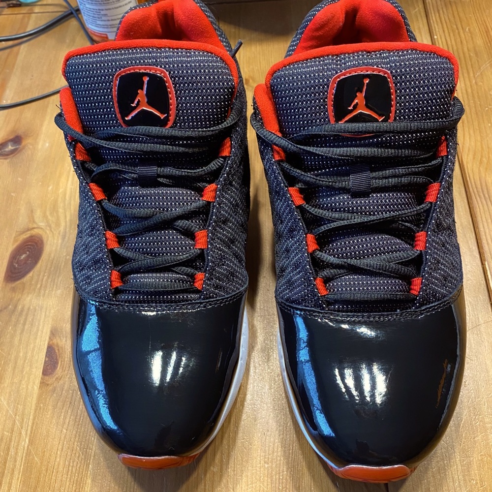Jordan Comfort Viz Air 13’s US size 9.5 (43)